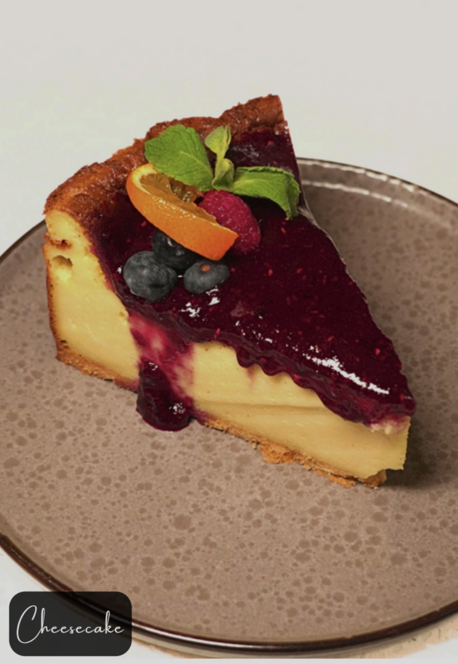 Cheesecake with berry compote and fresh fruits