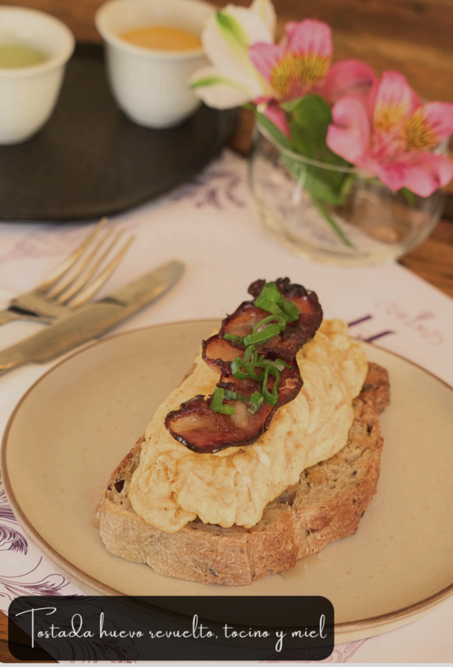 Toast with scrambled eggs, bacon and honey